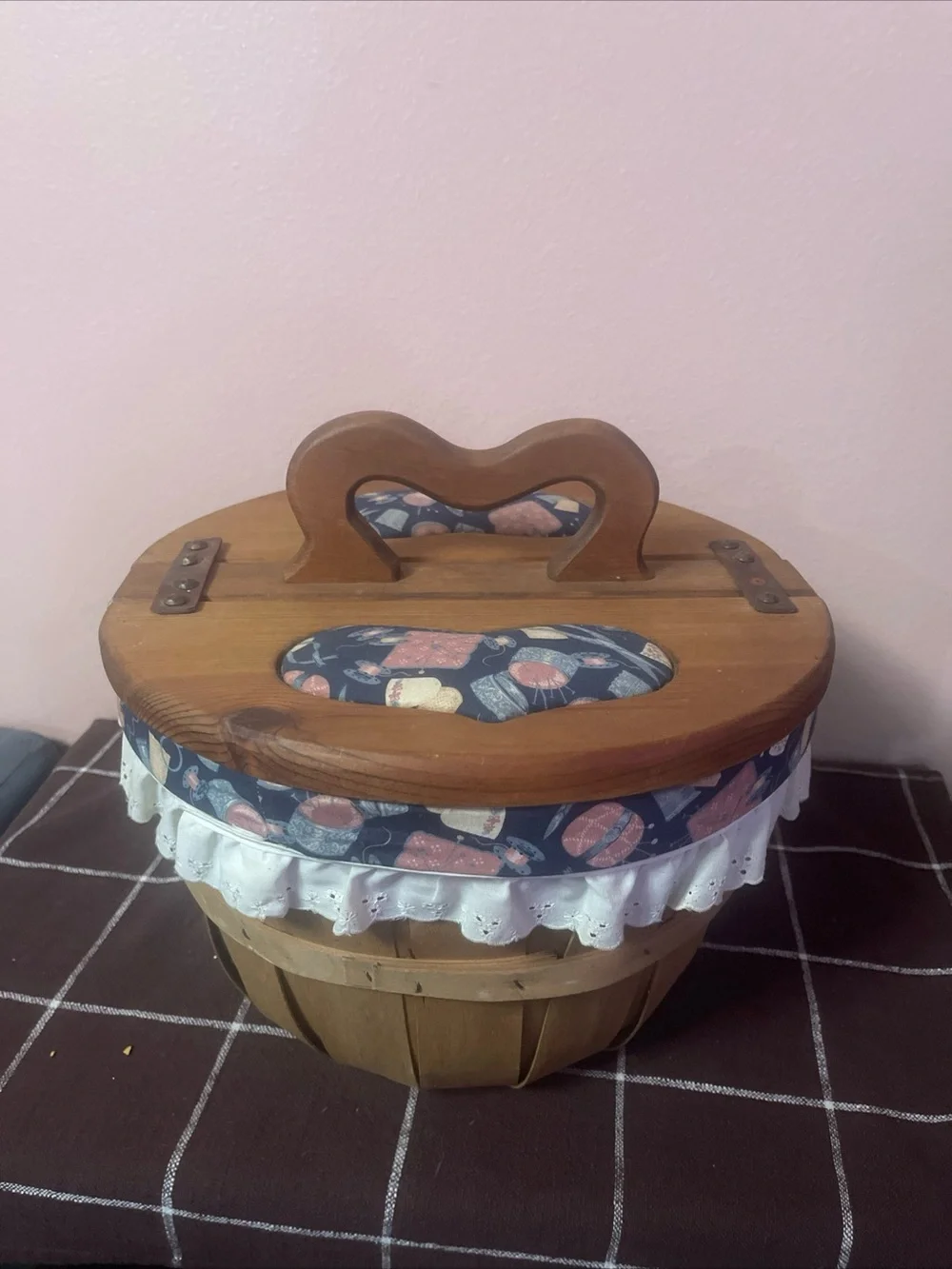 Wooden Heart Lidded Lined Sewing Picnic Basket Leather Hinges Vintage